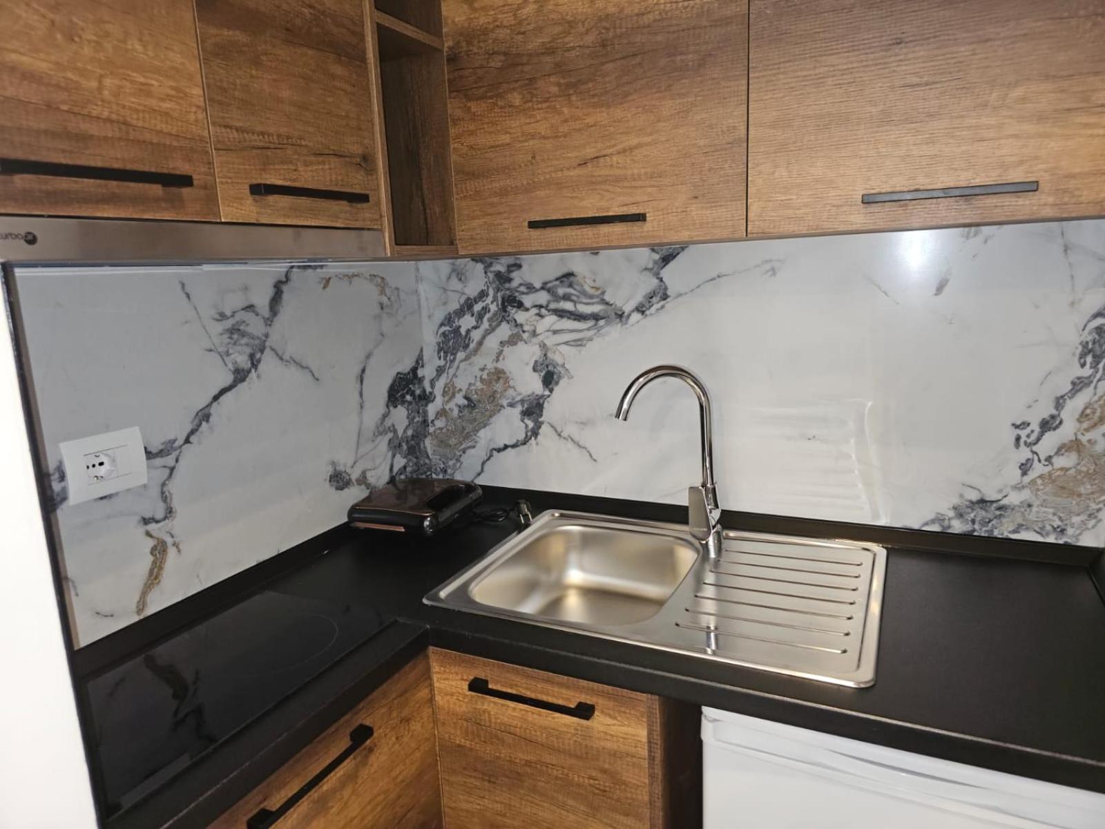 Ardit Seaside Rooms Саранде Екстериор снимка