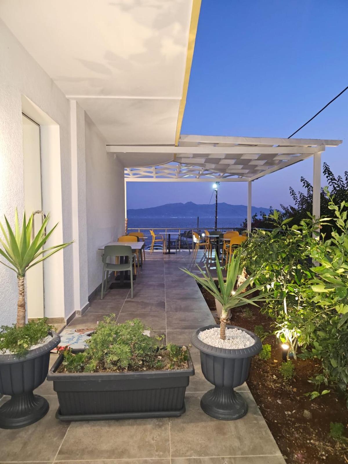 Ardit Seaside Rooms Саранде Екстериор снимка